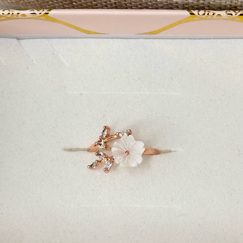 Hollywood Sensation Adjustable Cherry Blossom Ring size 6 - Picture 5 of 5